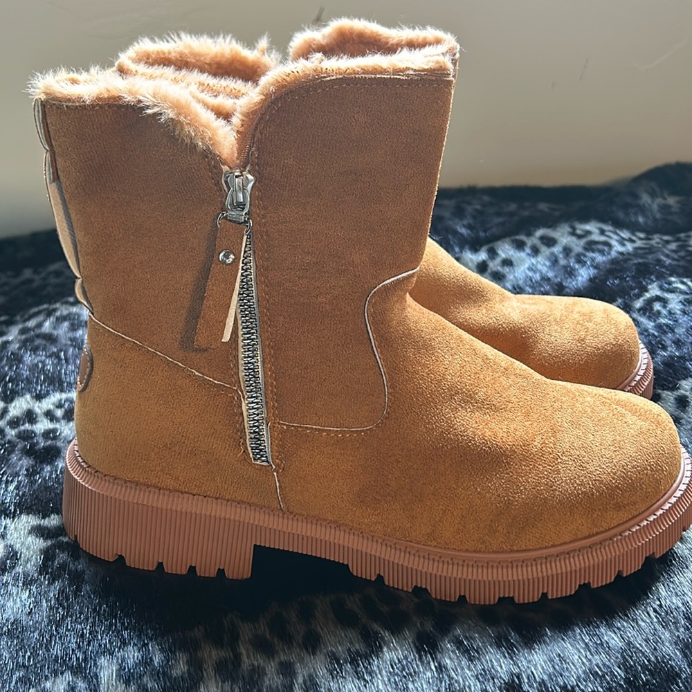 Women’s Boots-Size EU42/US9-New